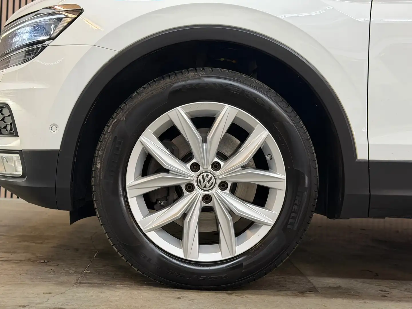 Volkswagen Tiguan 2.0 TSI 4Motion Highline 2017 DSG 220PK LED TREKHA Wit - 2