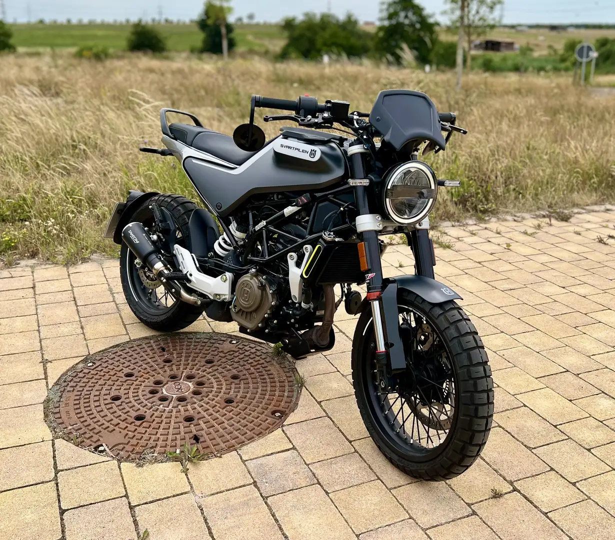 Husqvarna Svartpilen 125 Noir - 1