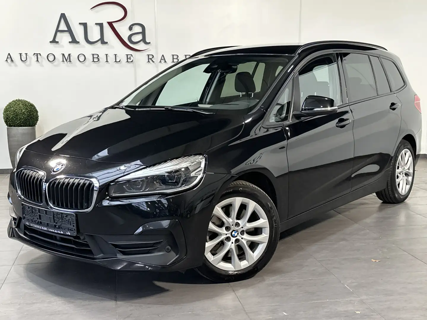 BMW 218 Advantage Aut. NAV+LED+AHK+KAM Schwarz - 2