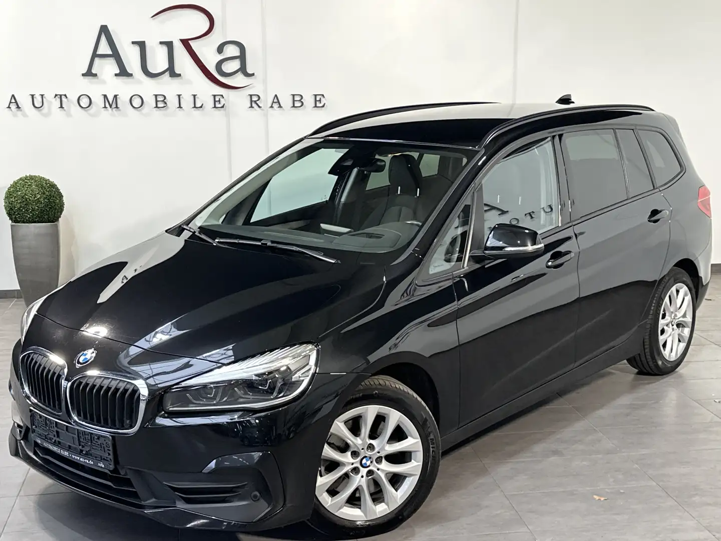 BMW 218 Advantage Aut. NAV+LED+AHK+KAM Schwarz - 1
