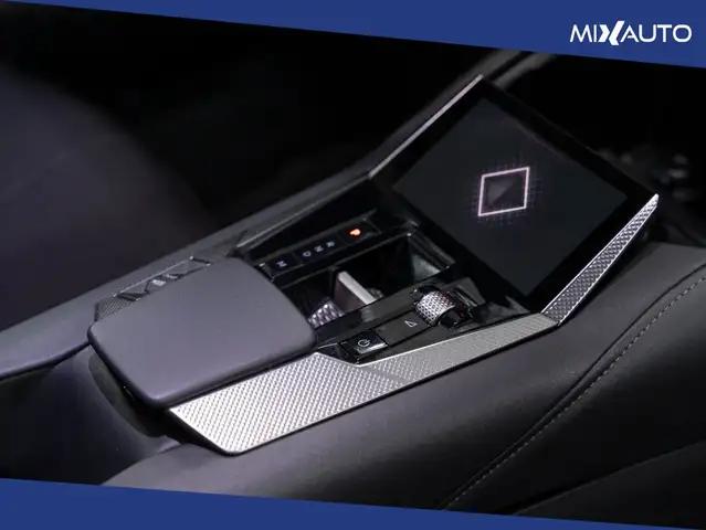 DS Automobiles DS 4 view 13
