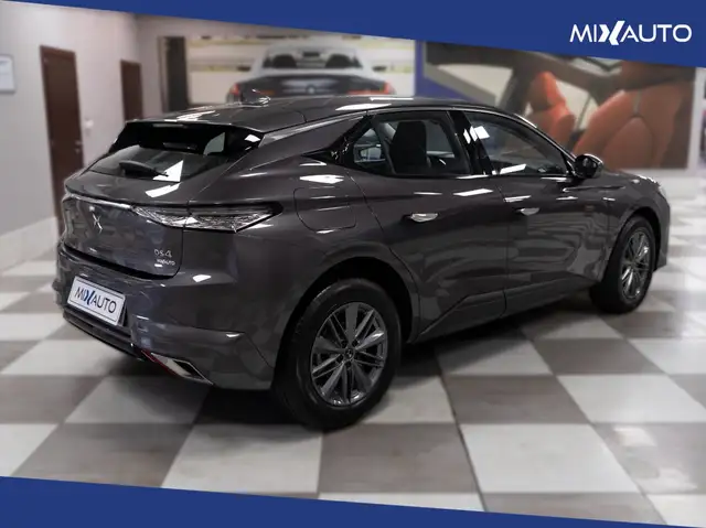 DS Automobiles DS 4 view 5