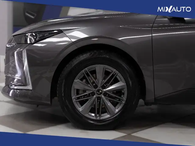 DS Automobiles DS 4 view 8