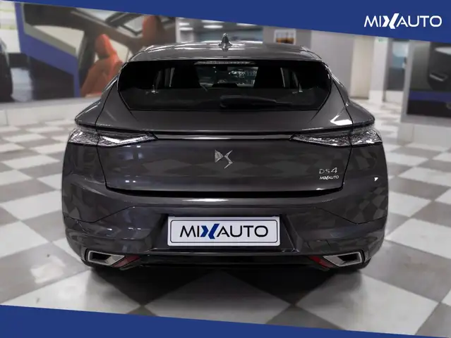 DS Automobiles DS 4 view 4