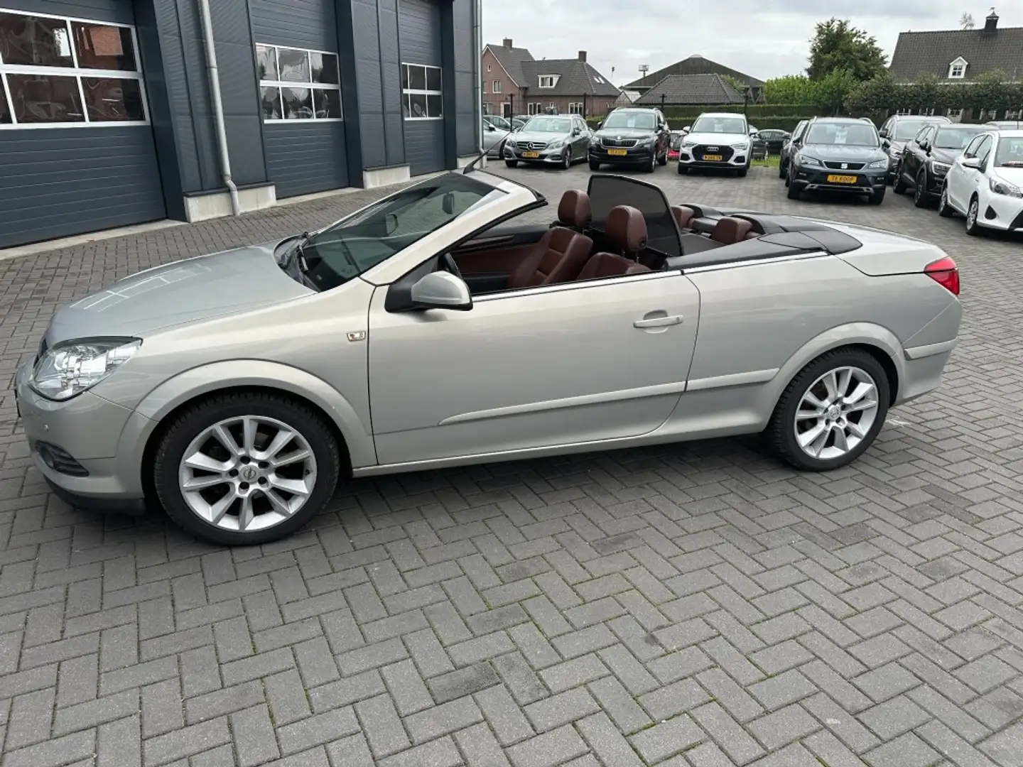 Opel Astra Cabriolet 1.8 Cosmo Navigatie Leder stoelverw. Gris - 1