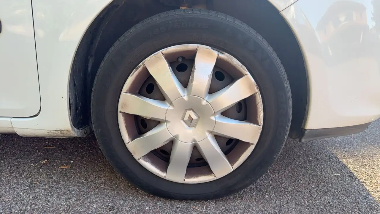 Renault Clio Citadine 5 portes — photo 17