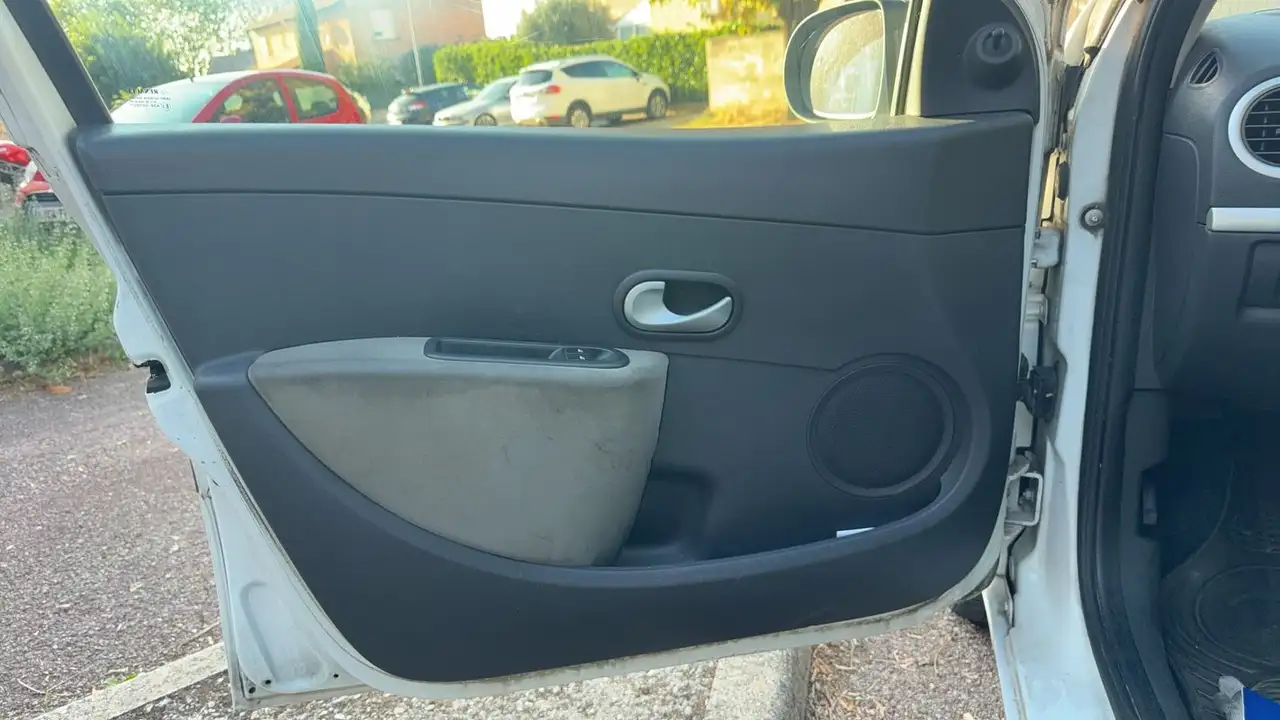 Renault Clio Citadine 5 portes — photo 7