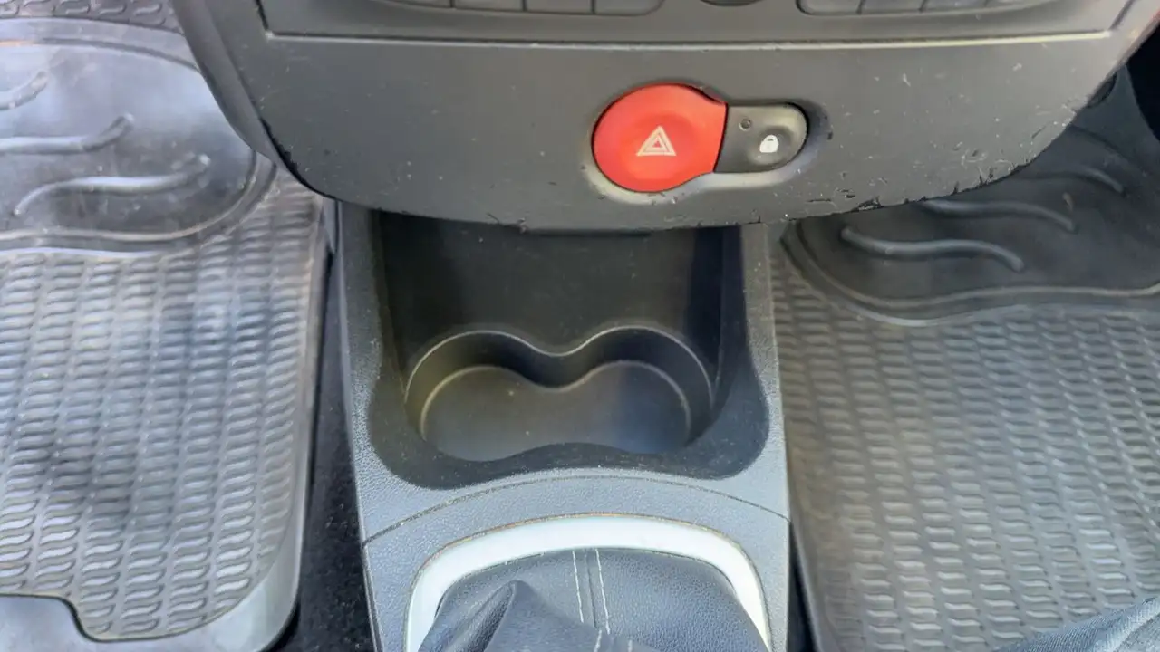 Renault Clio Citadine 5 portes — photo 28