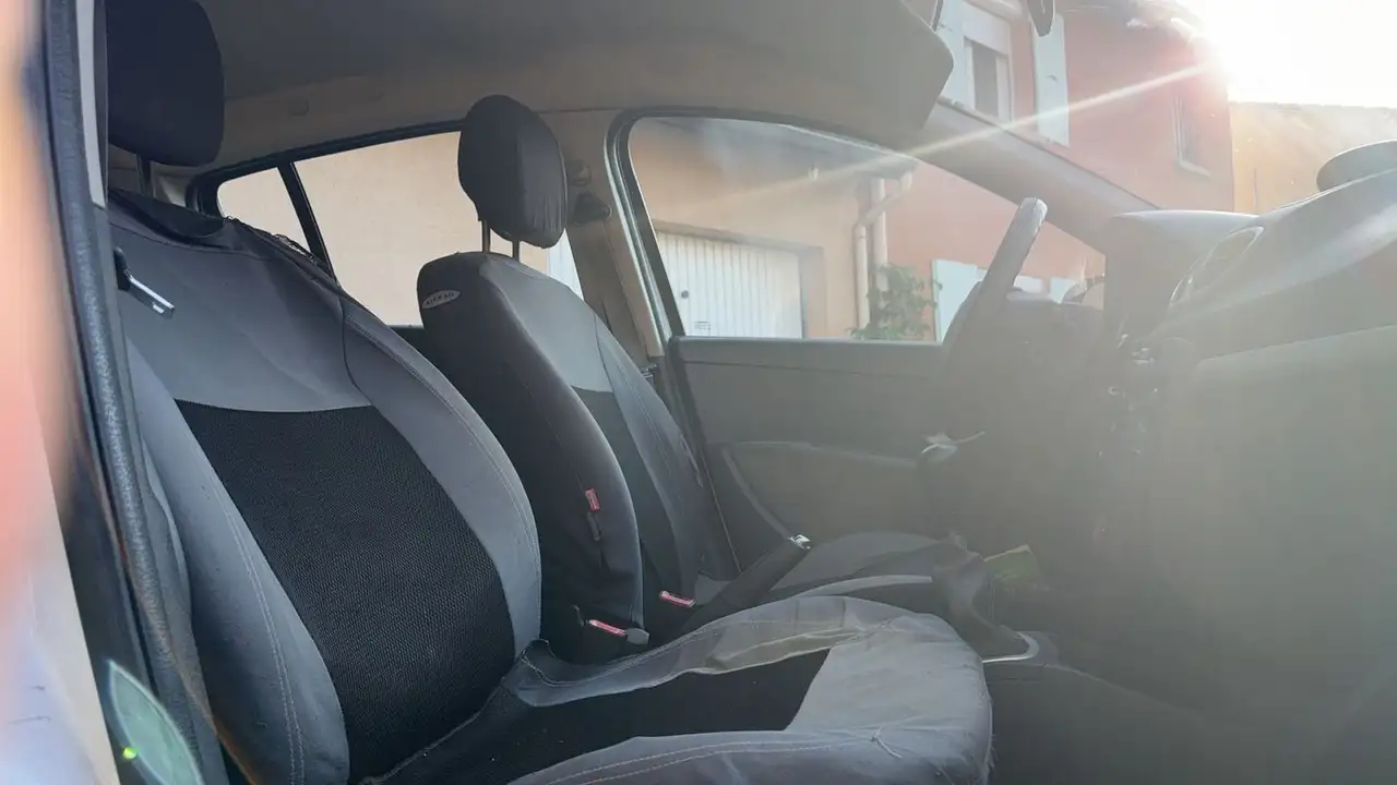 Renault Clio Citadine 5 portes — photo 26