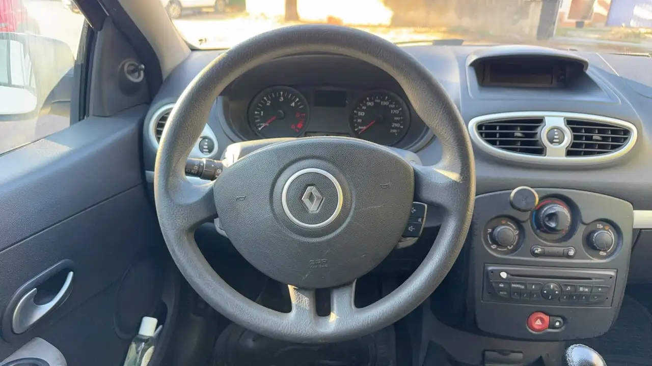 Renault Clio Citadine 5 portes — photo 22