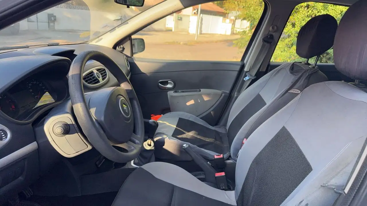 Renault Clio Citadine 5 portes — photo 27