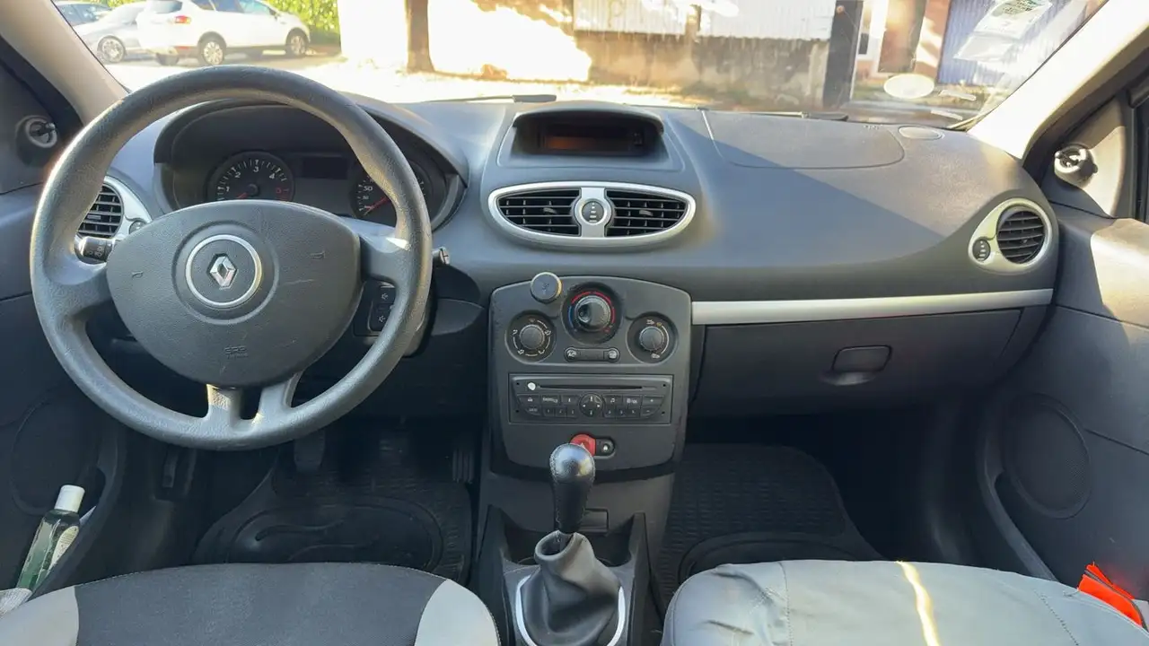 Renault Clio Citadine 5 portes — photo 11