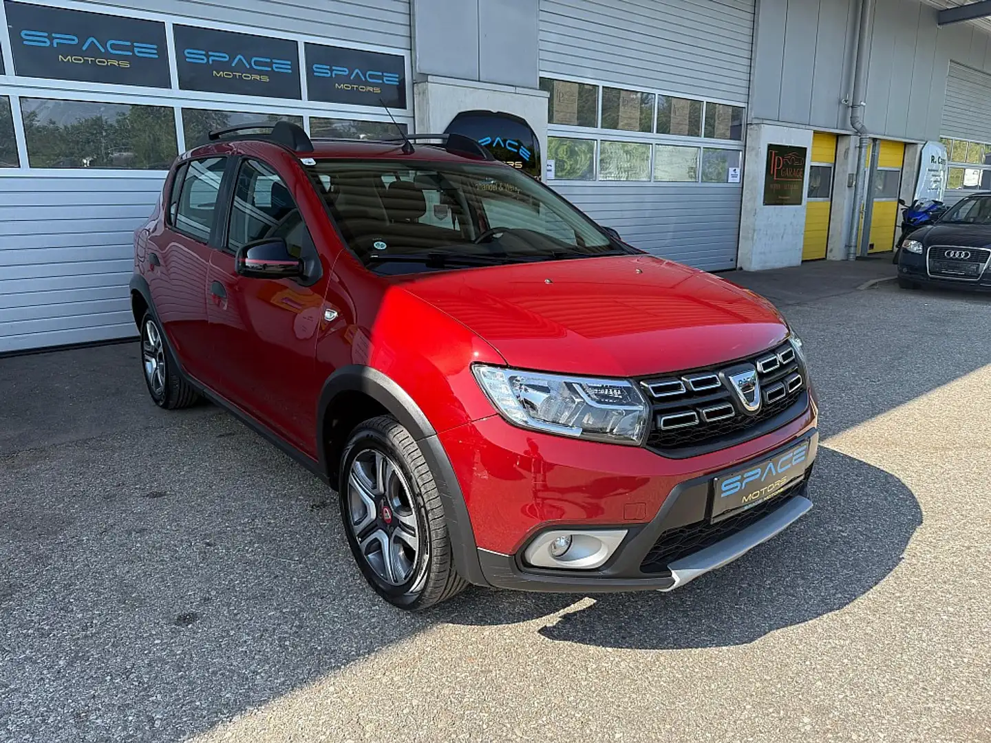 Dacia Sandero Ambiance TCe 90 S&S Rood - 1