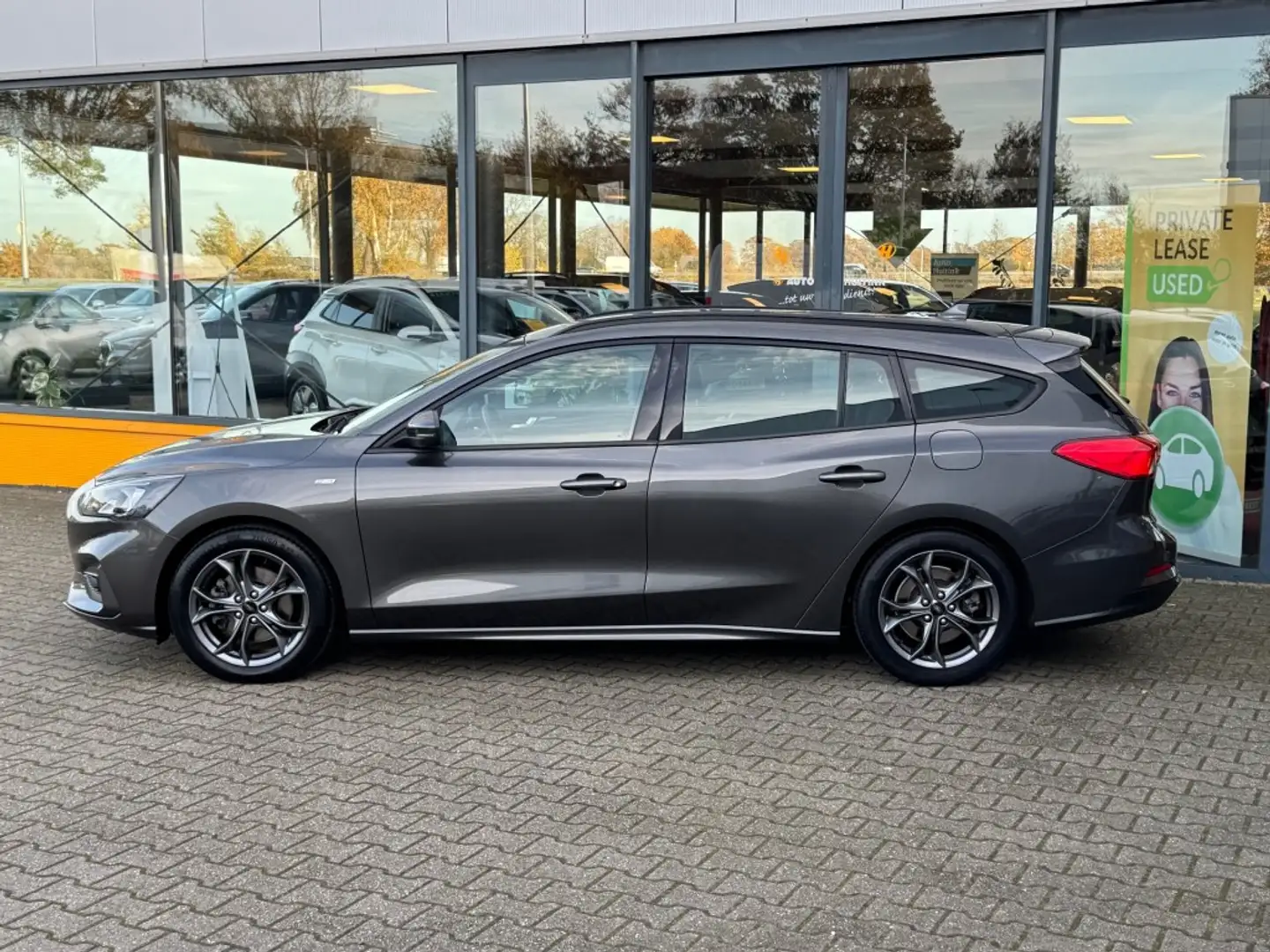 Ford Focus 1.0 Ecoboost ST Line Business - winterpakket - 1e Grijs - 2