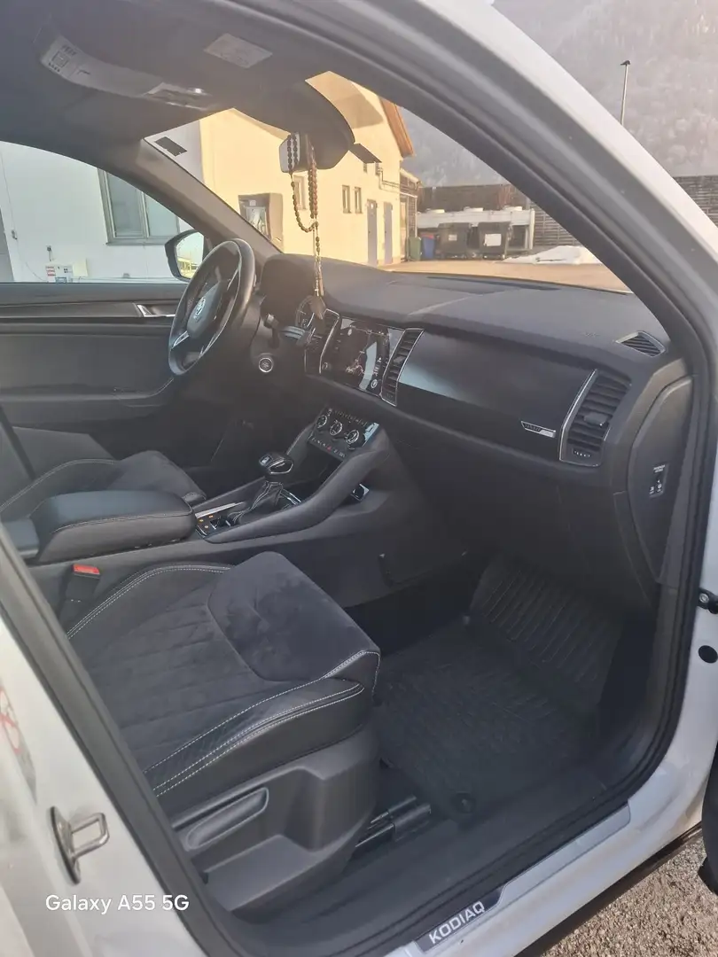 Skoda Kodiaq Kodiaq 2,0 TDI SCR 4x4 Sportline DSG Sportline Weiß - 2