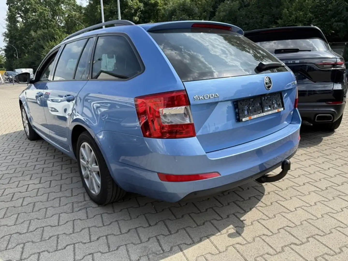 Skoda Octavia Combi Edition 4x4 Blau - 2