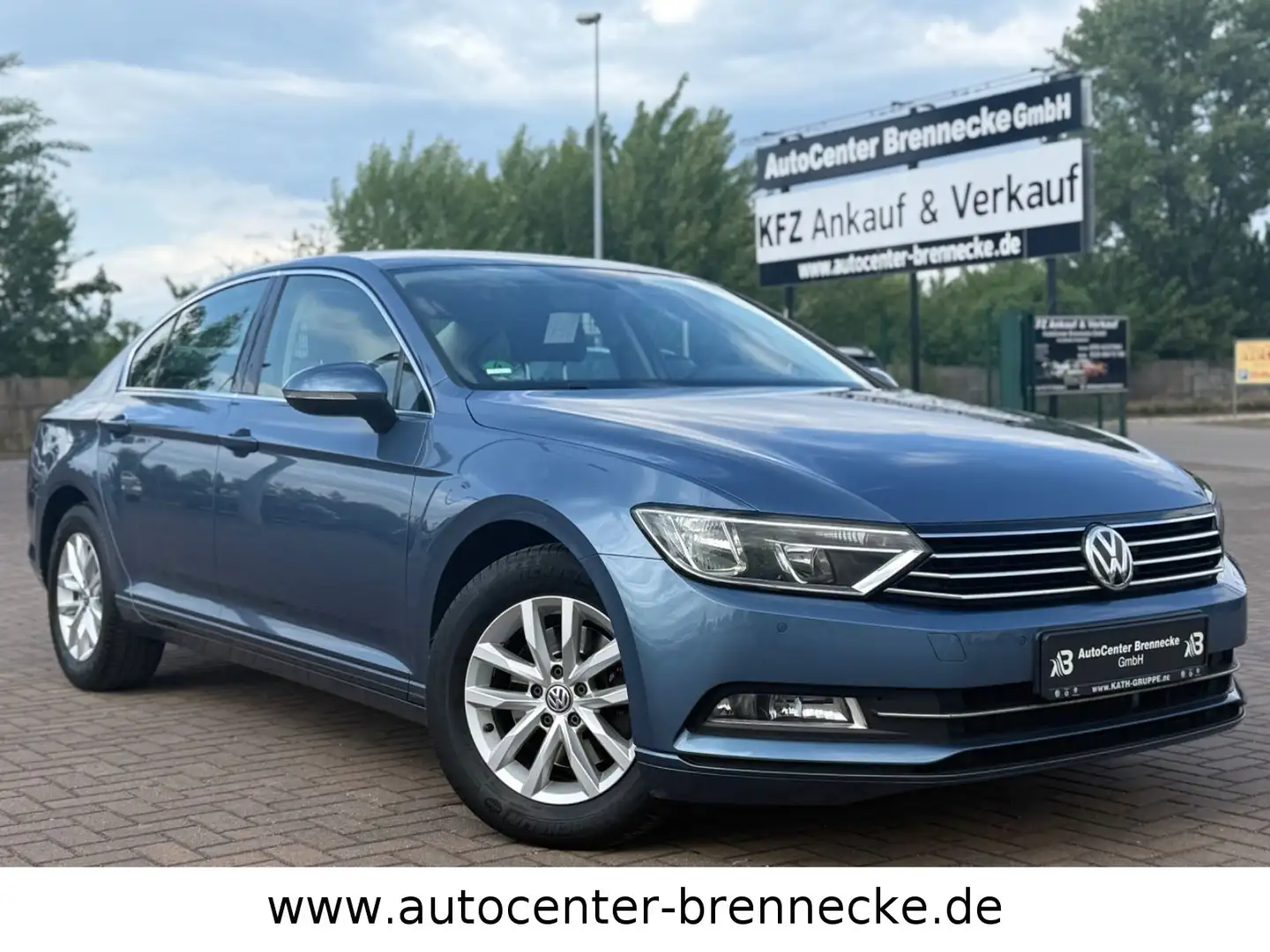 Volkswagen Passat Lim. Comfortline*8-fach bereift*AHK* Modrá - 1