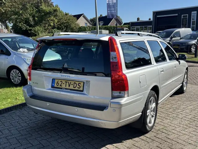 Volvo V70 view 5