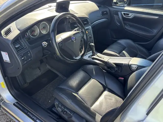 Volvo V70 view 11