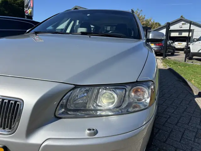 Volvo V70 view 8