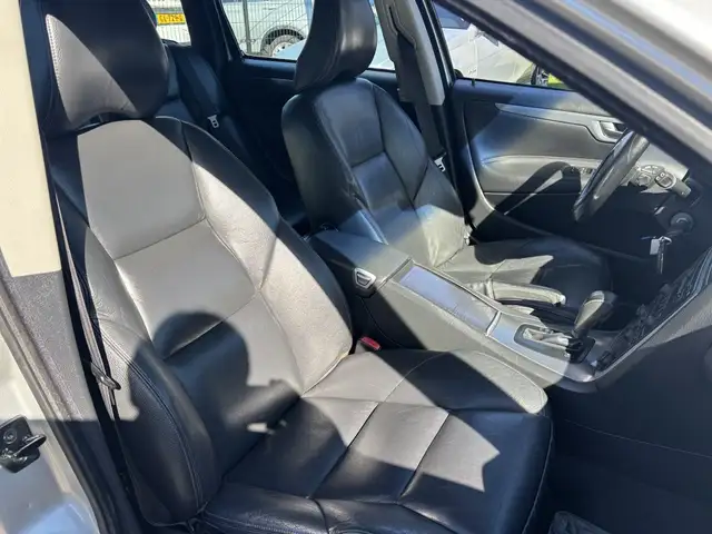 Volvo V70 view 14
