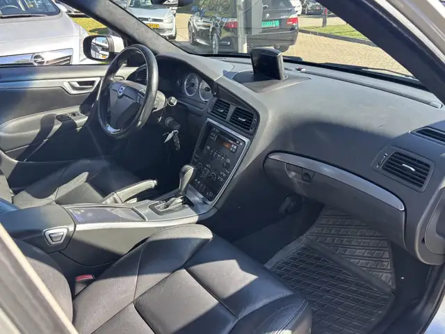 Volvo V70 view 13