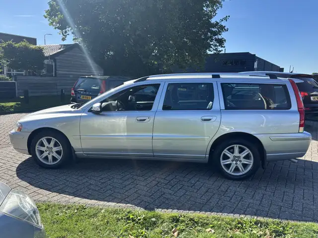 Volvo V70 view 7
