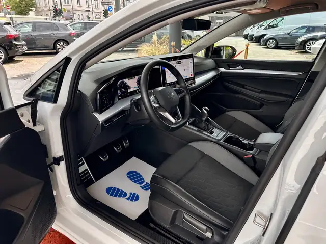 Volkswagen Golf view 11