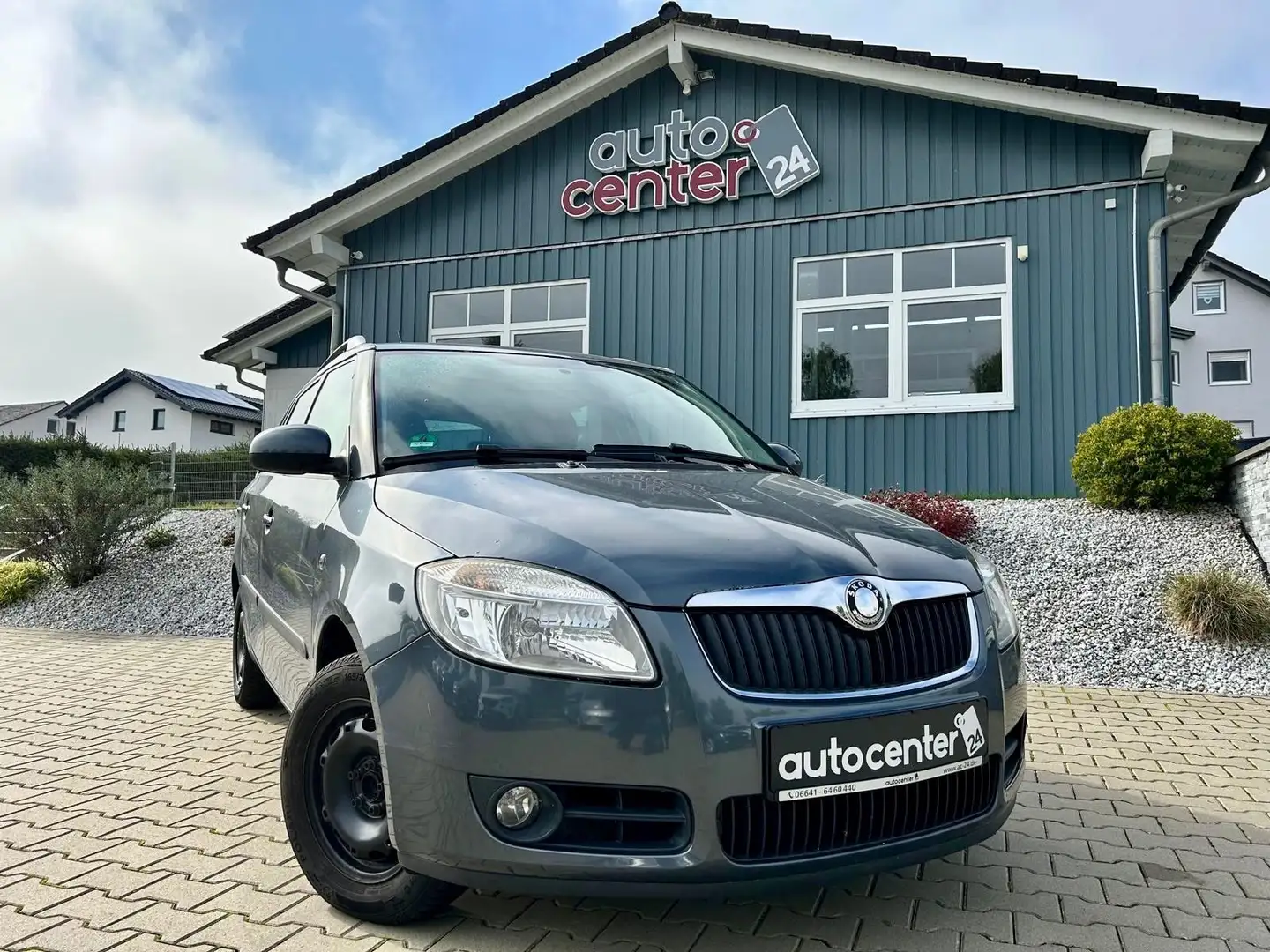 Skoda Fabia Combi 1.4i Ambiente°Tüv NEU°AHK° Grau - 1