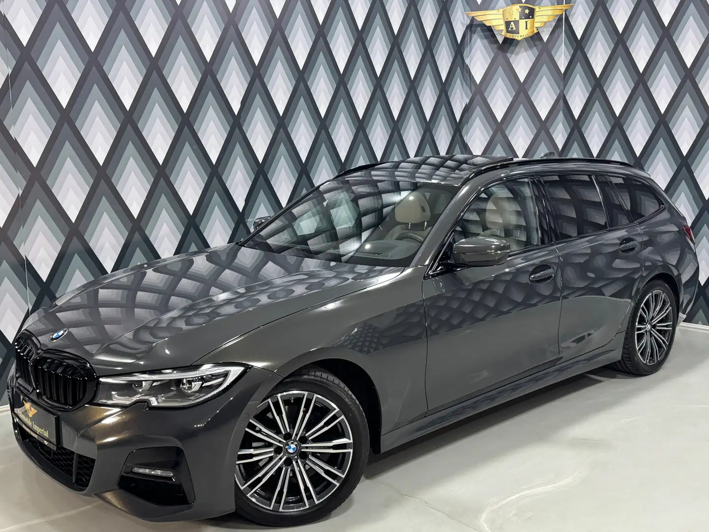 BMW 320 d xDrive Touring // M-PAKET // PANO // HEAD-UP // Grau - 2