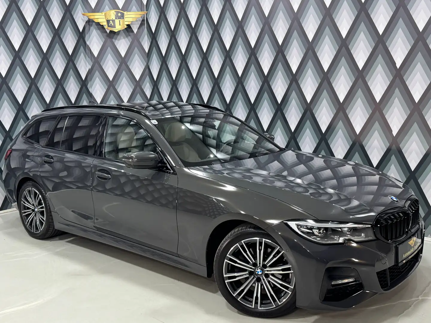 BMW 320 d xDrive Touring // M-PAKET // PANO // HEAD-UP // Grau - 1
