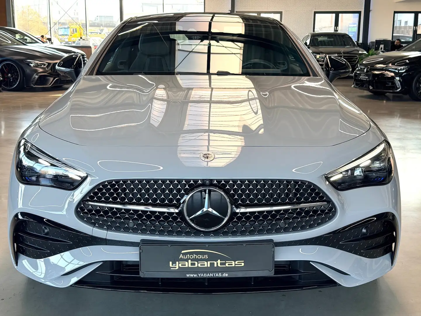 Mercedes-Benz CLE 300 4M AMG Night Premium Pano DISTRONIC+ 360°-K KEYLES Gris - 2