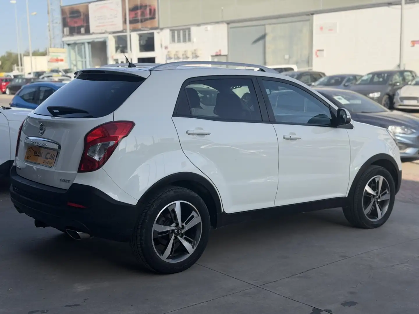 SsangYong Korando Todoterreno Manual de 5 Puertas Blanco - 2