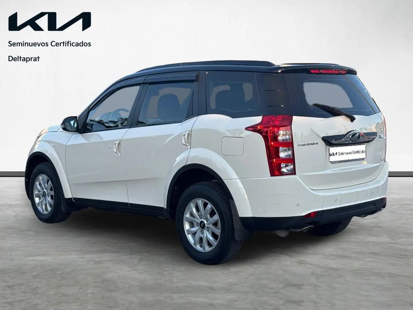 Mahindra XUV500 FWD W8 Beige - 2
