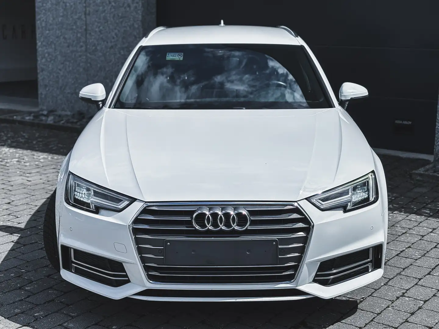 Audi A4 MARCHAND OU EXPORT ! Avant 2.0TDi ultra S-Line Blanc - 2