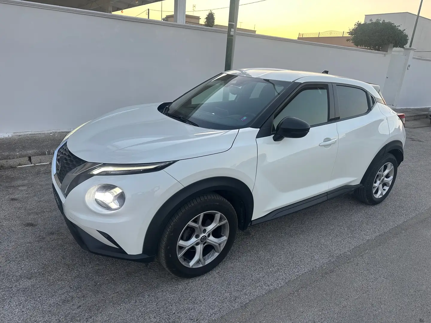 Nissan Juke 1.0 dig-t N-Connecta 114cv Bianco - 1