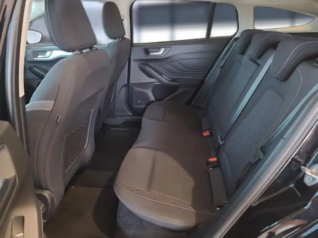 Ford Focus view 14