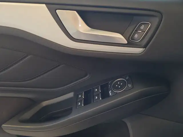 Ford Focus view 8
