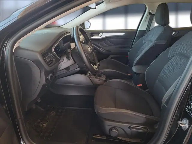 Ford Focus view 9
