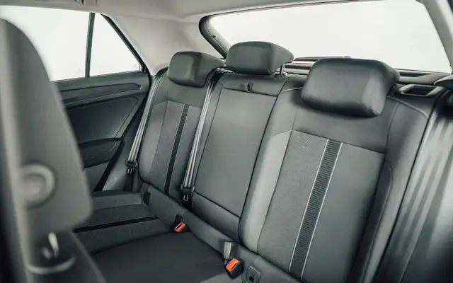 Volkswagen T-Roc view 7