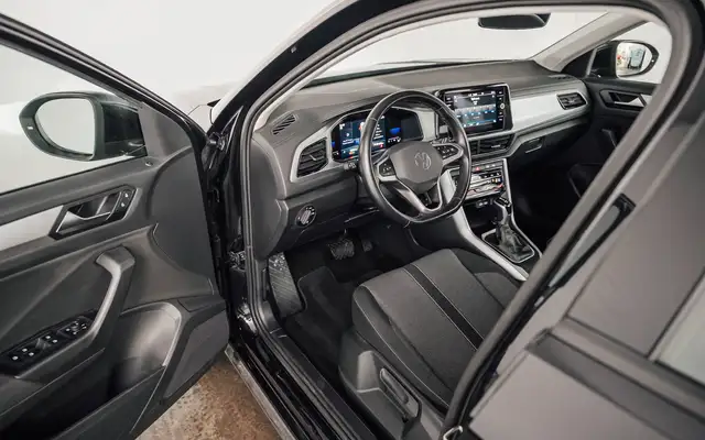 Volkswagen T-Roc view 14