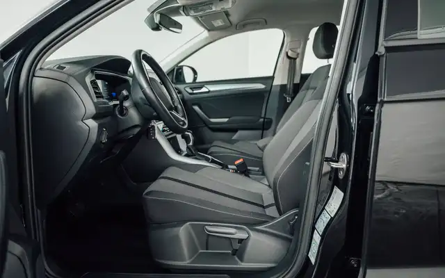Volkswagen T-Roc view 12