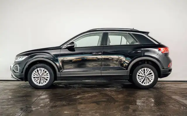 Volkswagen T-Roc view 2