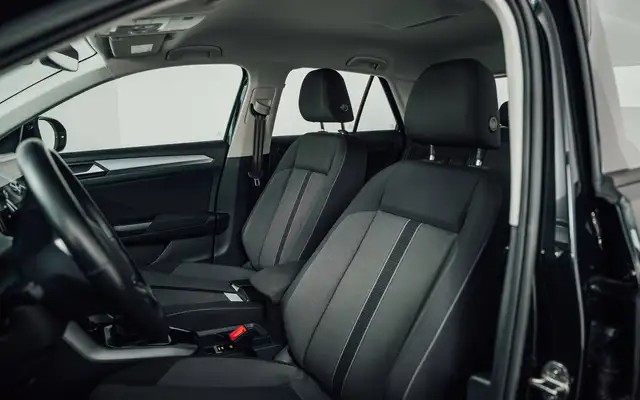 Volkswagen T-Roc view 11