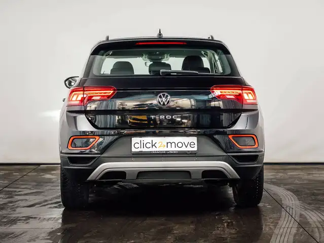Volkswagen T-Roc view 4