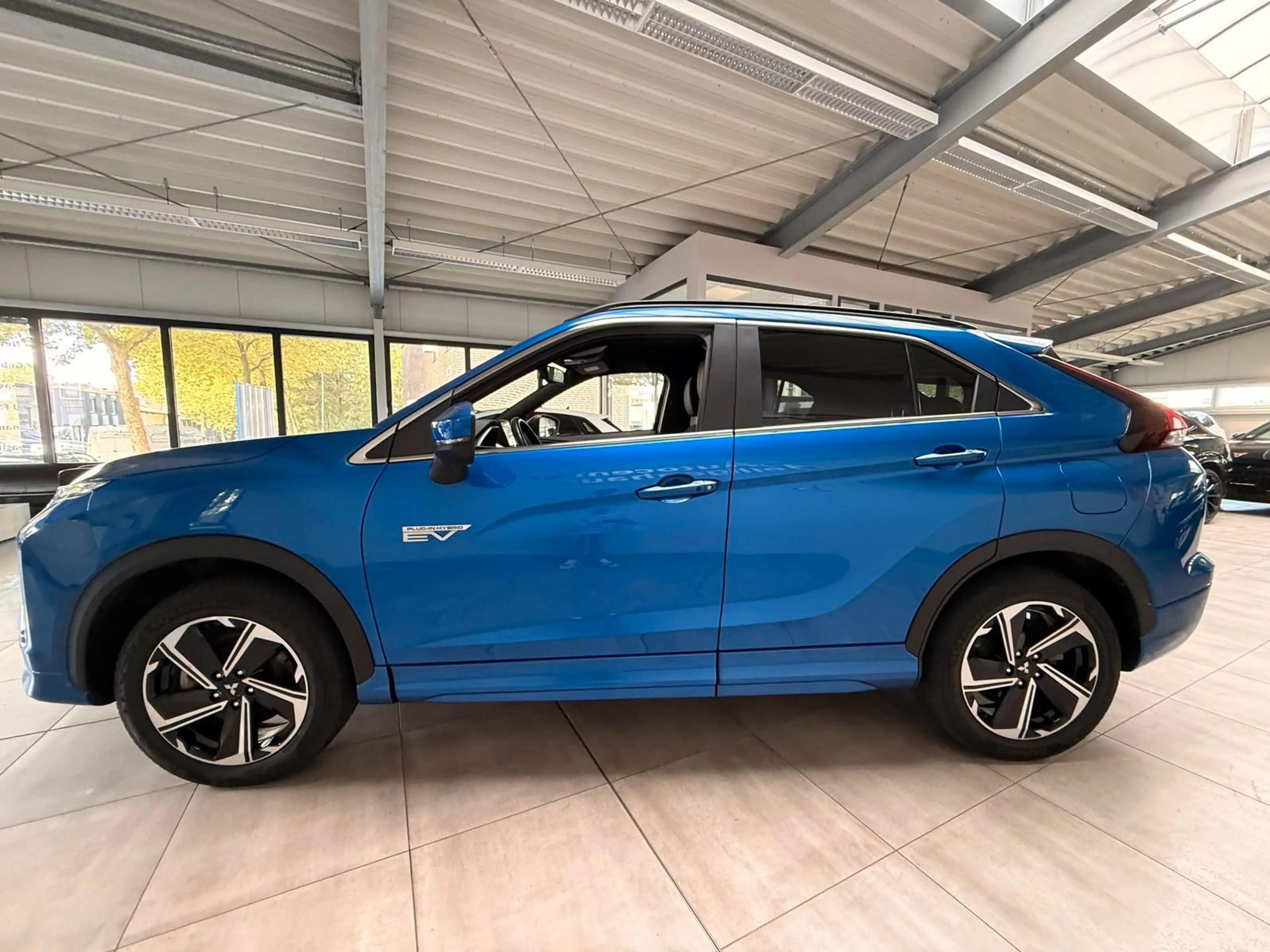 Mitsubishi Eclipse Cross Plus Select Black Hybrid 4WD — photo 4