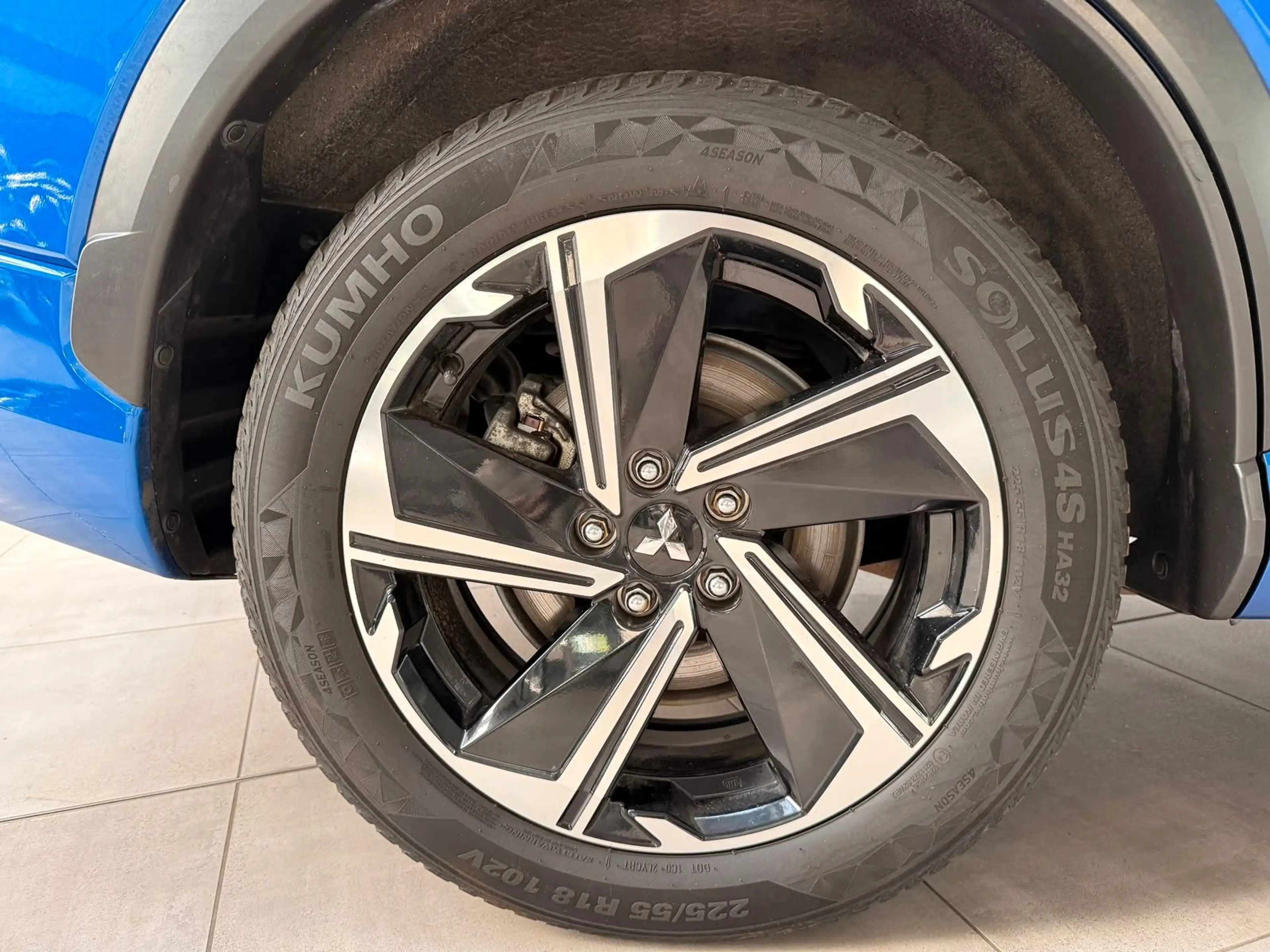 Mitsubishi Eclipse Cross Plus Select Black Hybrid 4WD — photo 9