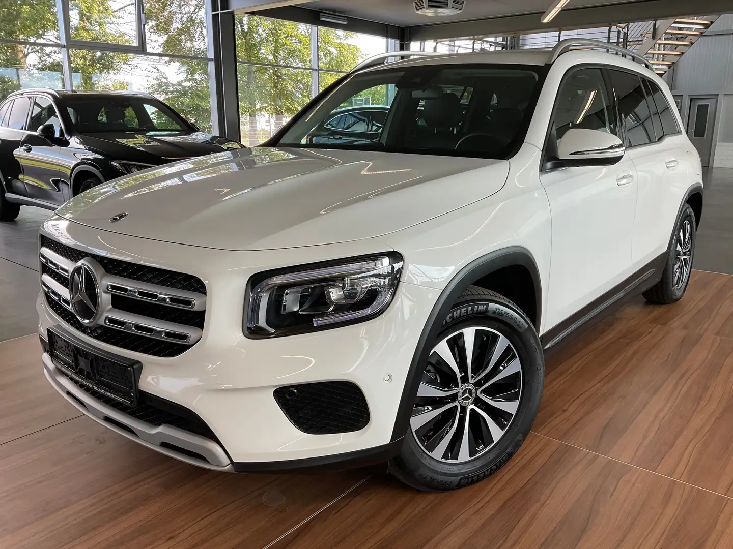Mercedes-Benz GLB 180 GLB 180d Style SPUR/AHK/LED/KAMERA/MBUX Weiß - 1