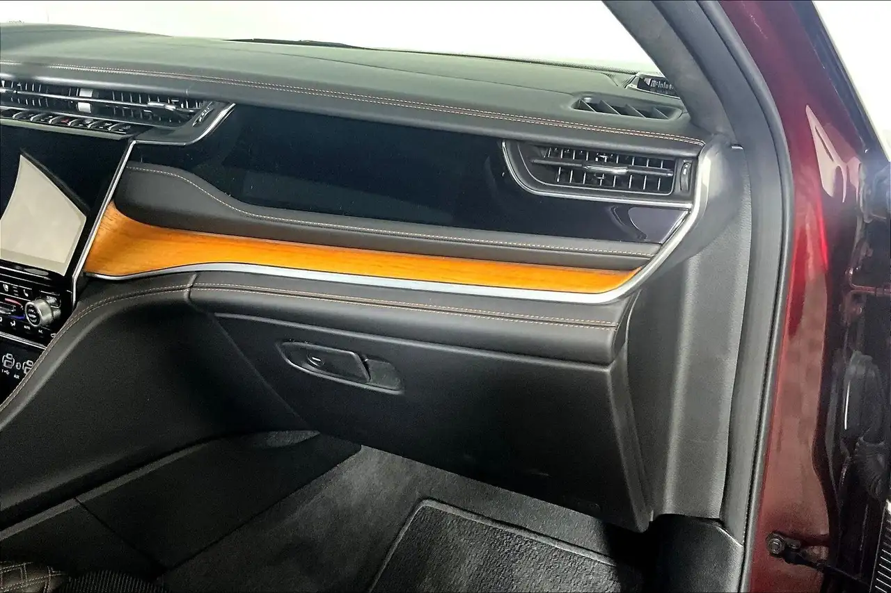 Jeep Grand Cherokee снимка Jeep Grand Cherokee
