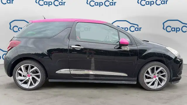 DS Automobiles DS 3 view 4